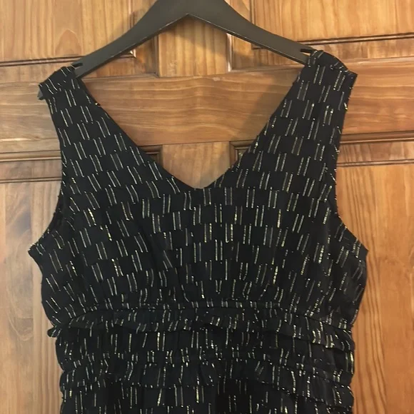 Express V-Cut Ruffle Tank Top - Picture 2 of 5